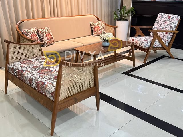 Classic Dining Table Set